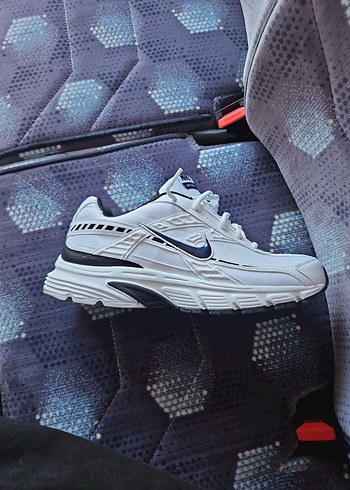 45 Beden beyaz Renk Orjinal nike erkek