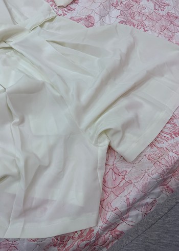 Beyaz V Yakalı Uzun Salaş Etulum - Görsel 3