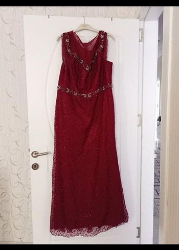 Bordo İşlemeli Boncuk Detaylı Uzun Abiye Elbise