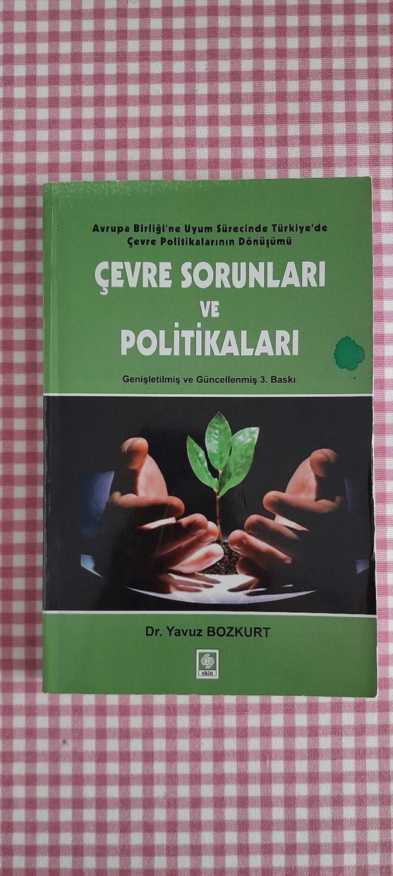 3 adet kitap 
Türkiye'de Kentsel Dönüşüm Uygulamaları Kitabı - Görsel 2
