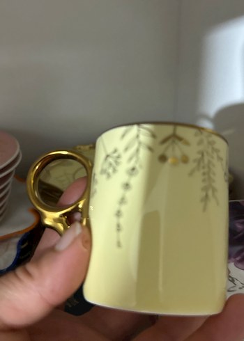 Altın Kulplu Pastel Sarı Fincan