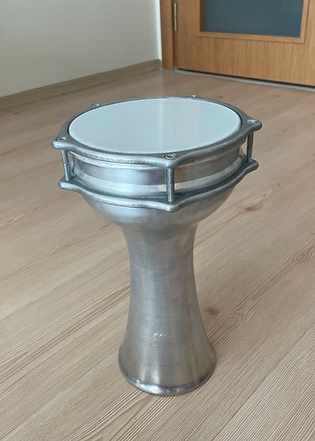 Parlak Beyaz Darbuka ciziksiz sorunsuz