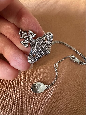 Beden Vivienne Westwood kolye
