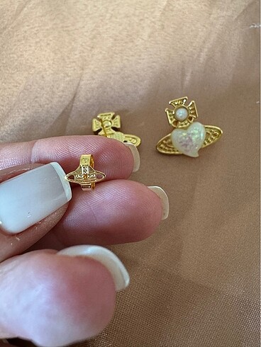 Beden altın Renk Vivienne Westwood küpe