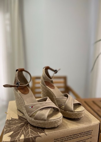 Tommy hilfiger dolgu topuk ayakkabı - Görsel 2