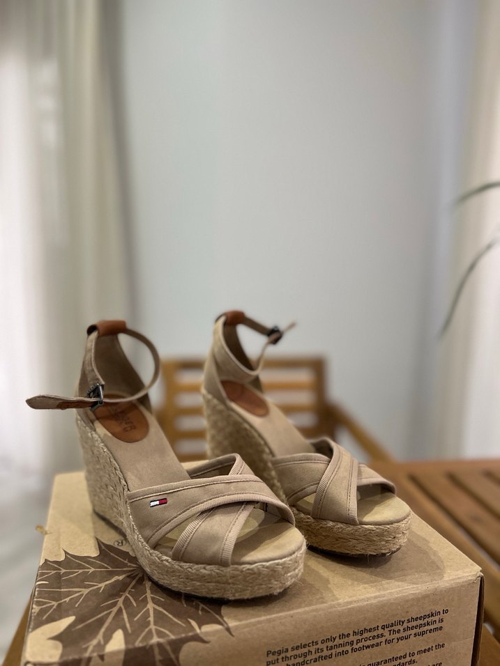 Tommy hilfiger dolgu topuk ayakkabı - Görsel 2