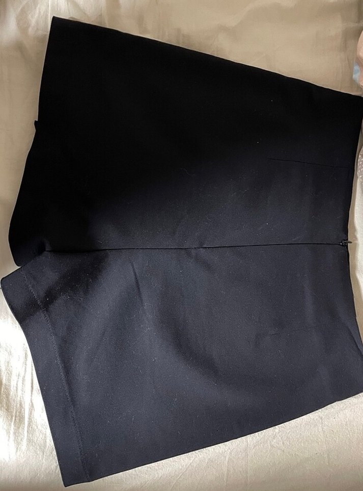 stradivarius siyah şortlu etek - Görsel 2