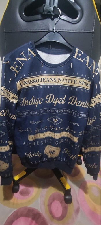 Sweatshirt
