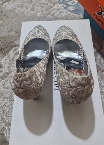 Gri Dantel Detaylı Metal Stiletto Kadın Ayakkabı - Görsel 4