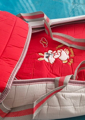 Nakışlı Kırmızı Bebek Çantası ve ana kucağı - Görsel 8