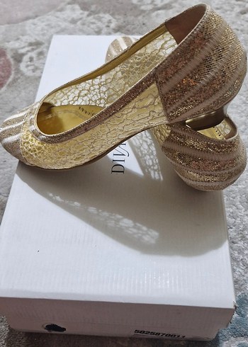 Altın Renkli Dantel Detaylı Yumurta Topuklu Kadın Ayakkabı - Görsel 5