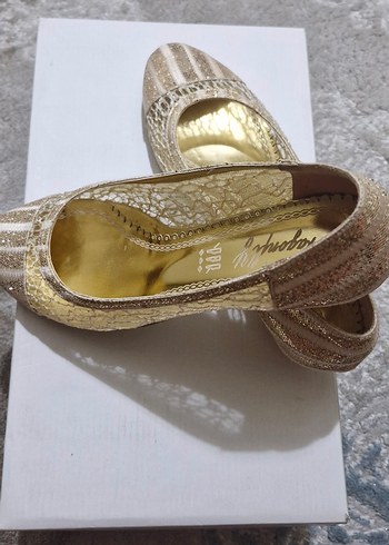 Altın Renkli Dantel Detaylı Yumurta Topuklu Kadın Ayakkabı - Görsel 6