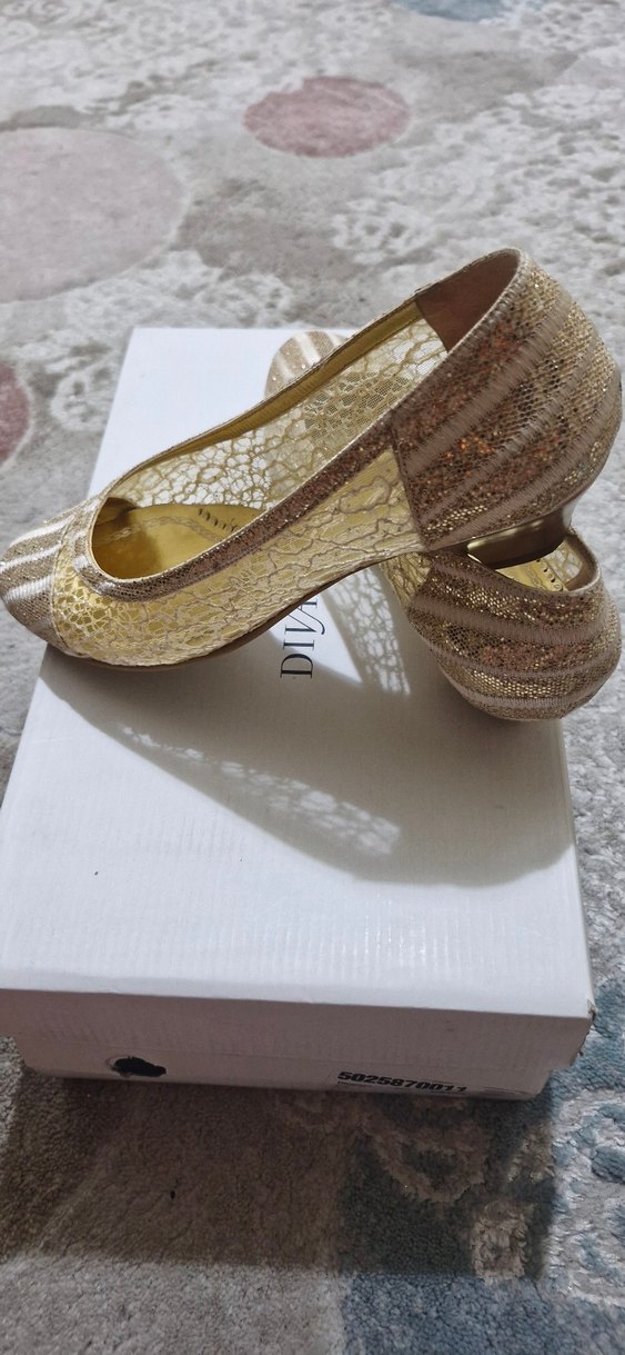 Altın Renkli Dantel Detaylı Yumurta Topuklu Kadın Ayakkabı - Görsel 5