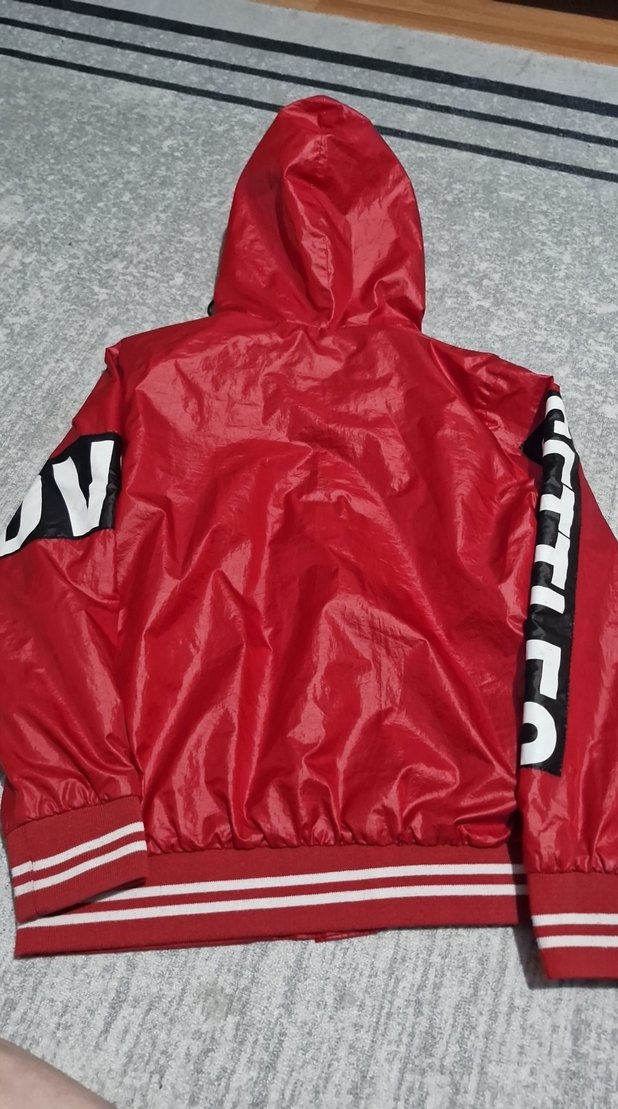 Parlak Kırmızı Kapüşonlu Erkek çocuk Yağmurlugu - Görsel 5