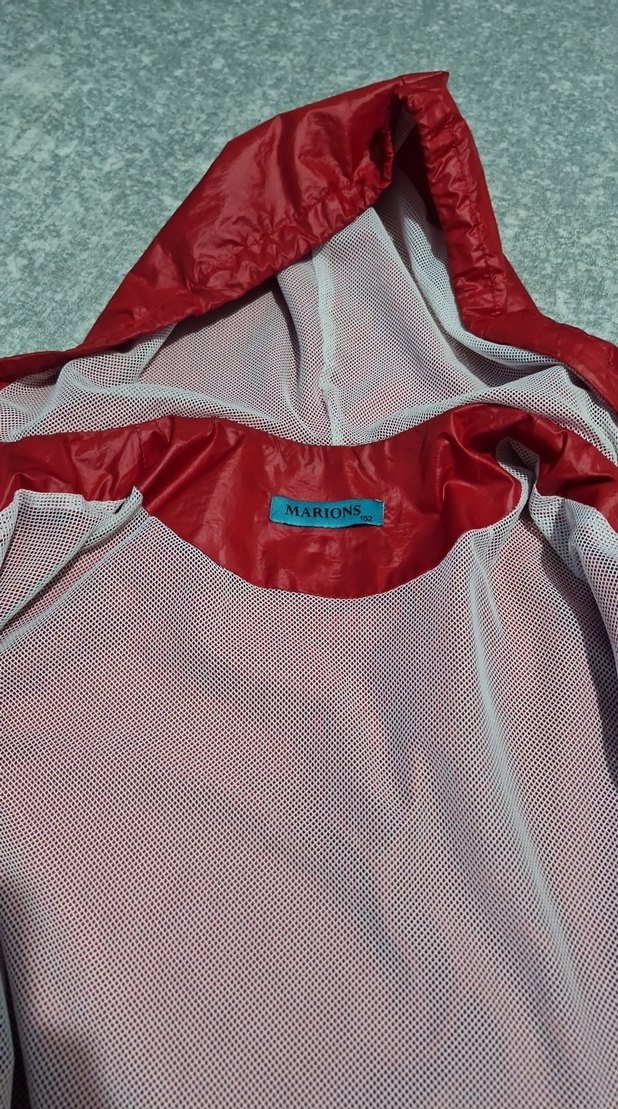 Parlak Kırmızı Kapüşonlu Erkek çocuk Yağmurlugu - Görsel 4