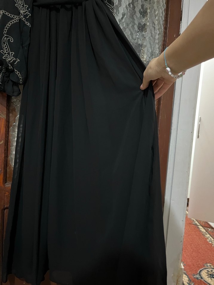Uzun Siyah tesettür Nakışlı Elbise - Görsel 3