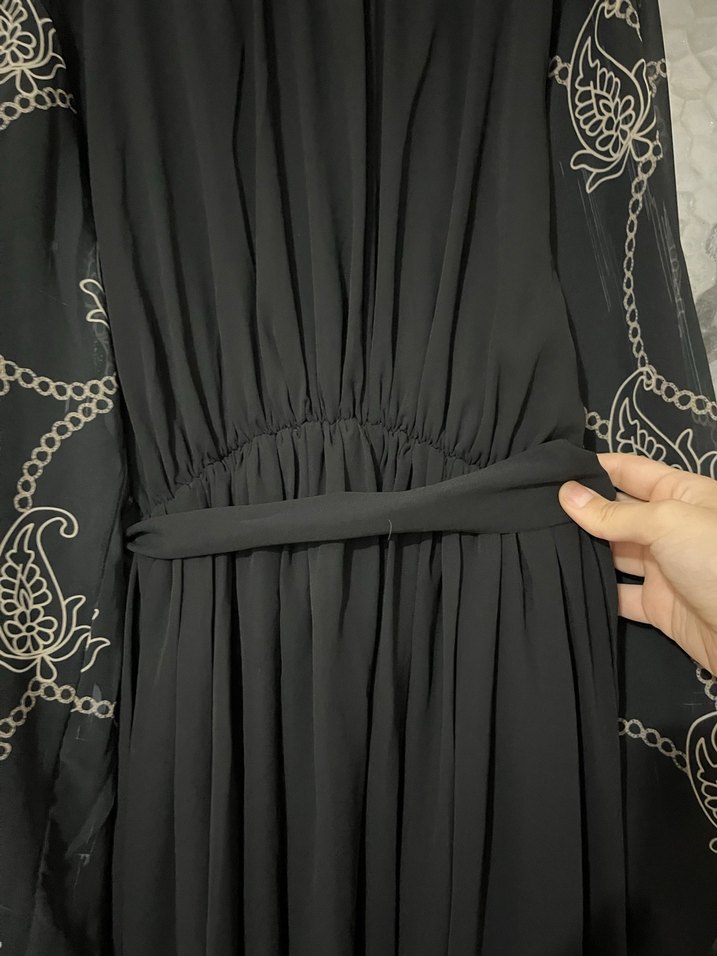Uzun Siyah tesettür Nakışlı Elbise - Görsel 4