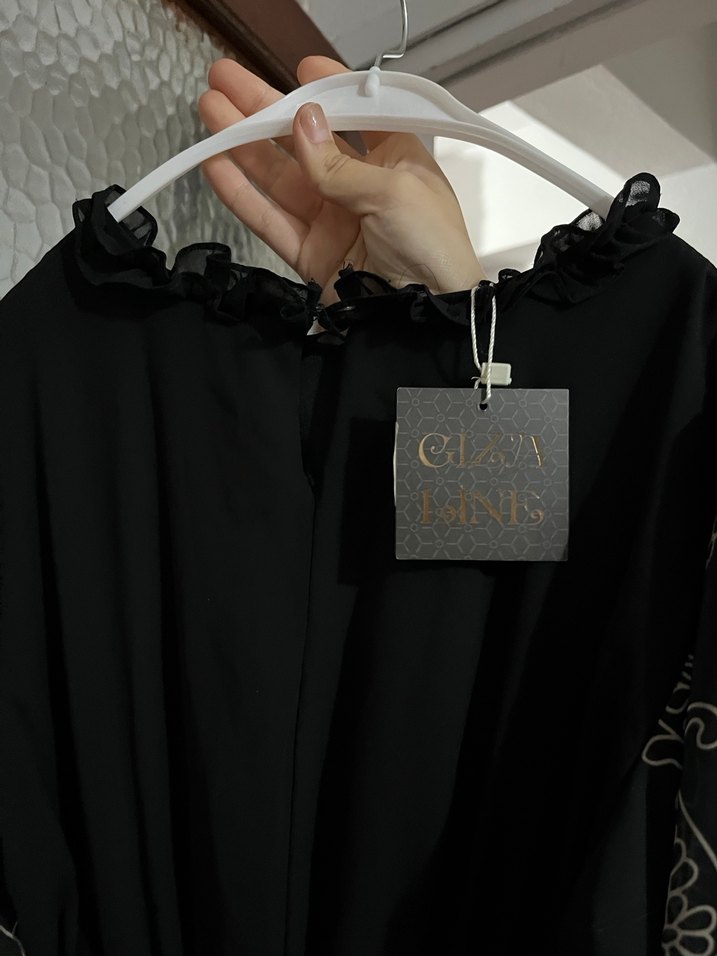 Uzun Siyah tesettür Nakışlı Elbise - Görsel 5