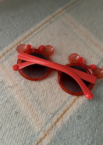 Kız Çocukları İçin Kırmızı Fiyonk Detaylı Güneş Gözlüğü - Görsel 2