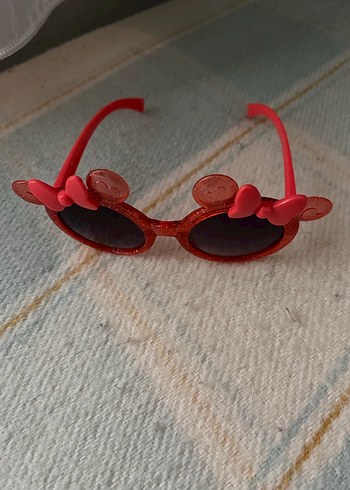Kız Çocukları İçin Kırmızı Fiyonk Detaylı Güneş Gözlüğü - Görsel 4