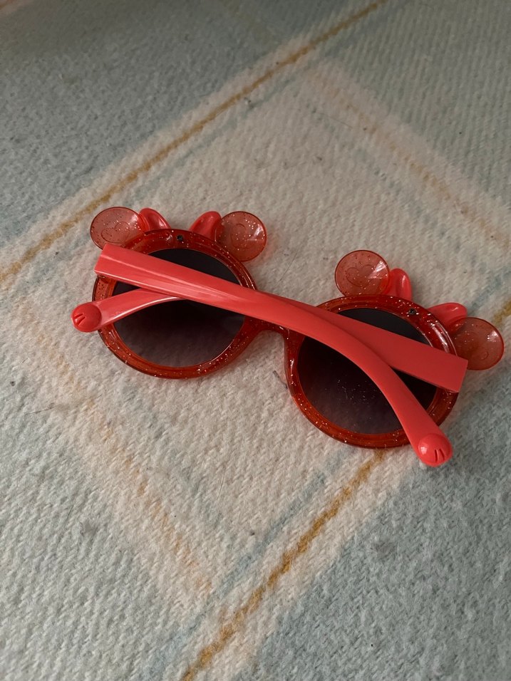 Kız Çocukları İçin Kırmızı Fiyonk Detaylı Güneş Gözlüğü - Görsel 2