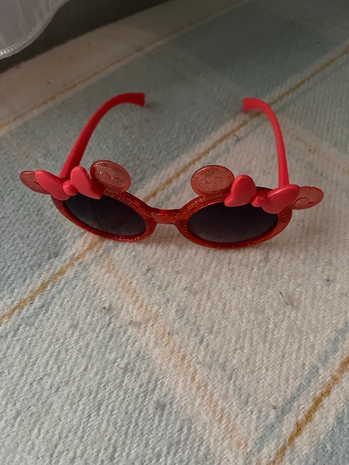 Kız Çocukları İçin Kırmızı Fiyonk Detaylı Güneş Gözlüğü - Görsel 4