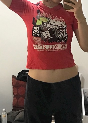 Kızlar için Koyu Kırmızı Rock Punk V Yaka Tişört