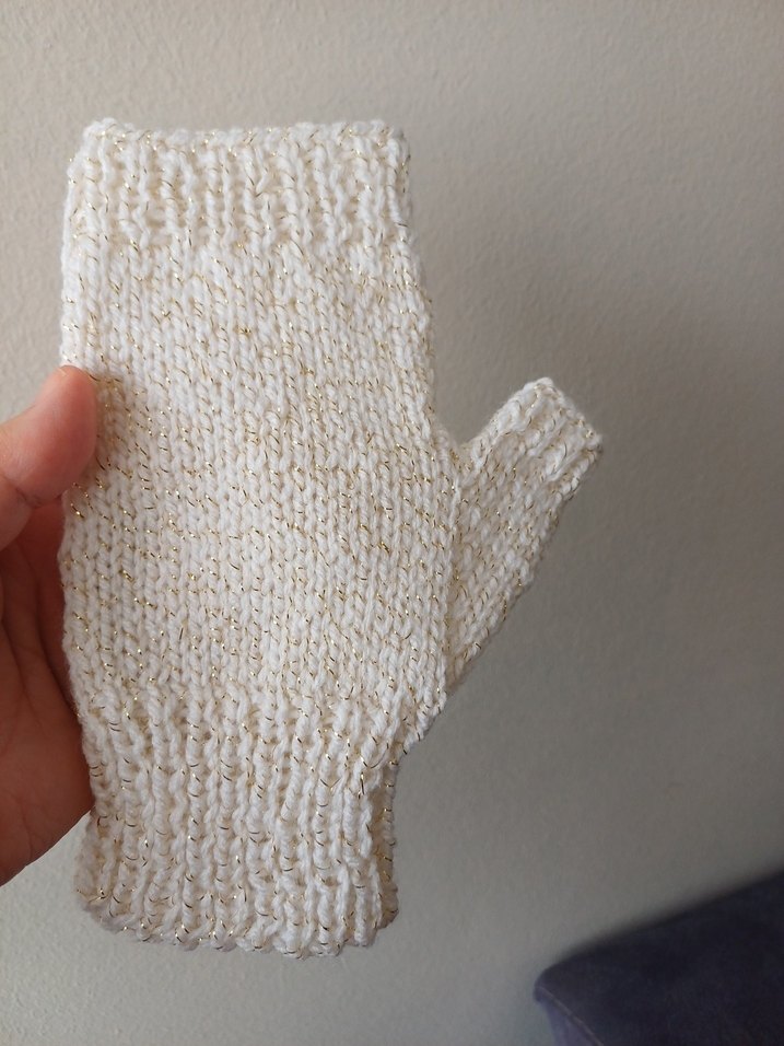 Beyaz Örgü Parmaksız Kadın Eldiveni - Görsel 4