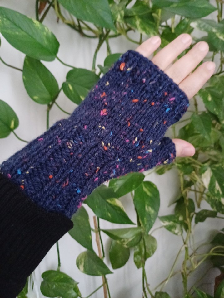 Çok Renkli Örgü Parmaksız Kadın Eldiveni - Görsel 2