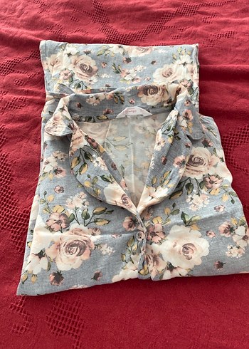 Gri Çiçek Desenli kısa kollu pijama takımı