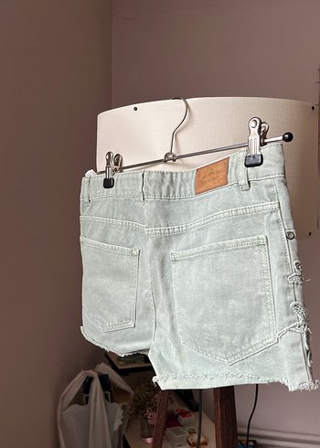 Zara Nakışlı Gri Mini Denim Şort