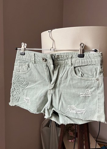 Nakışlı Gri Mini Denim Şort
