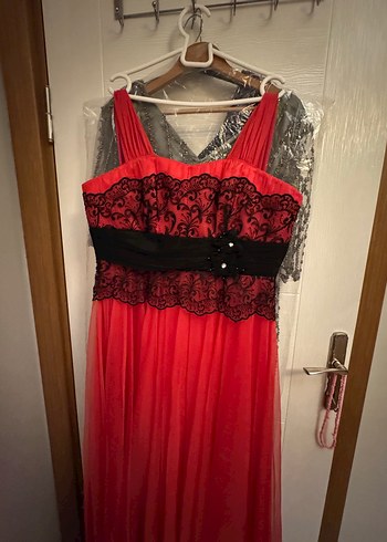 Kırmızı Uzun Drapeli Straplez Kadın Elbise - Görsel 3