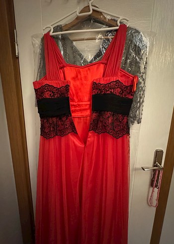 Kırmızı Uzun Drapeli Straplez Kadın Elbise - Görsel 4