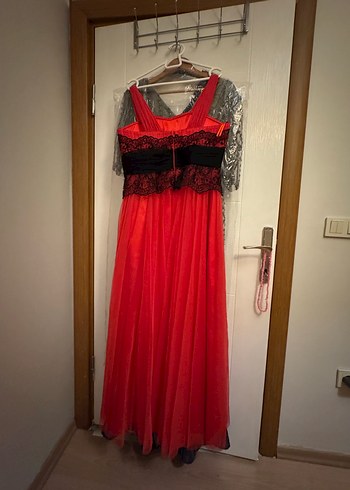 Kırmızı Uzun Drapeli Straplez Kadın Elbise - Görsel 5