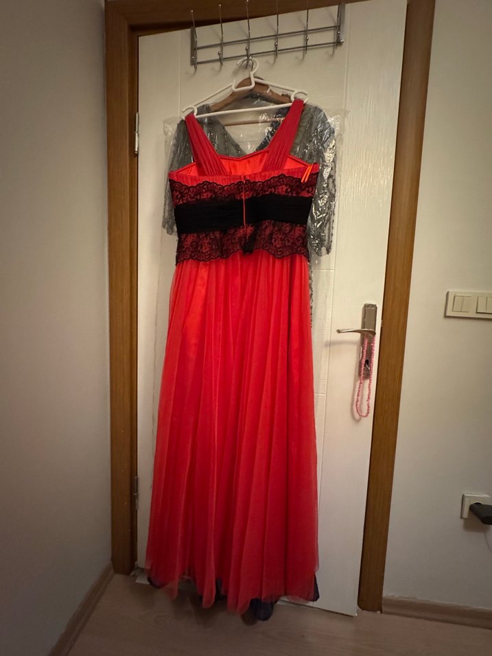 Kırmızı Uzun Drapeli Straplez Kadın Elbise - Görsel 5