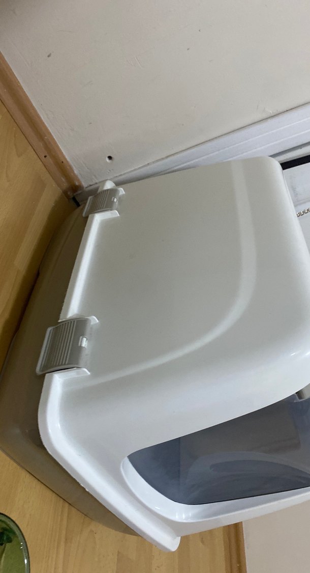 Kapaklı Beyaz Kedi Tuvalet Kabı ve Aksesuarları - Görsel 5