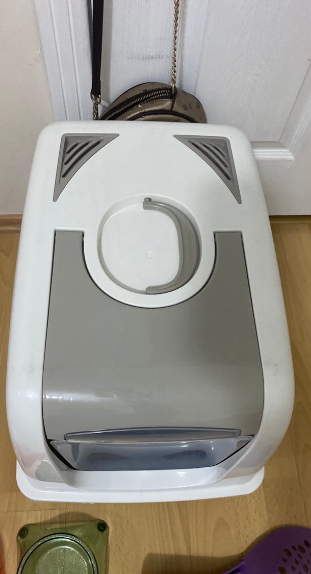 Kapaklı Beyaz Kedi Tuvalet Kabı ve Aksesuarları - Görsel 3