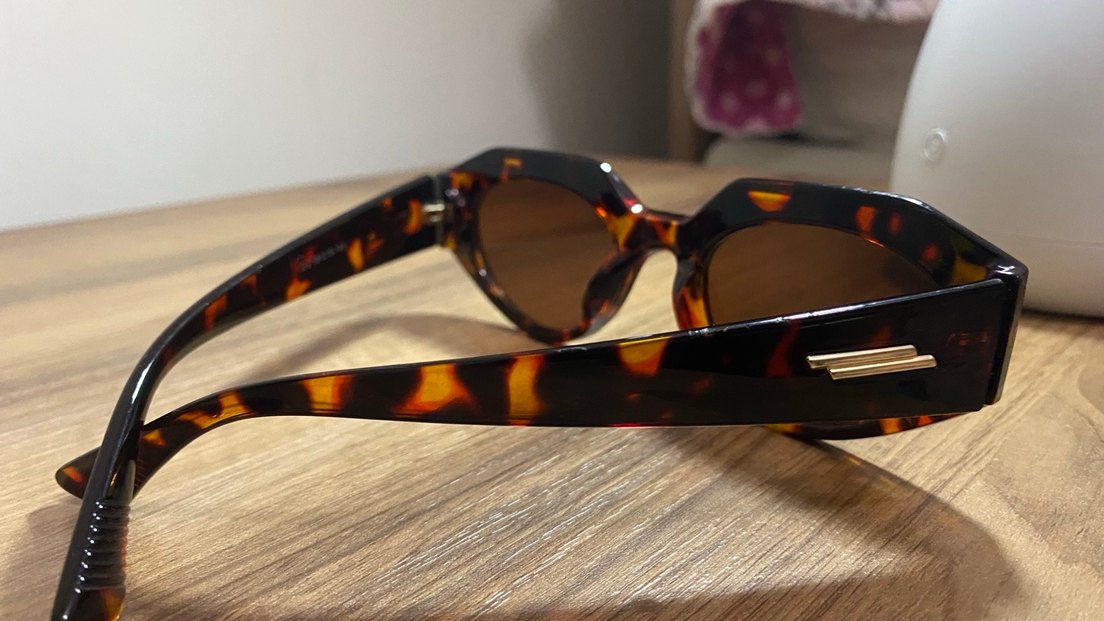 Kahverengi Tokalı Kadın Gözlüğü - Görsel 3