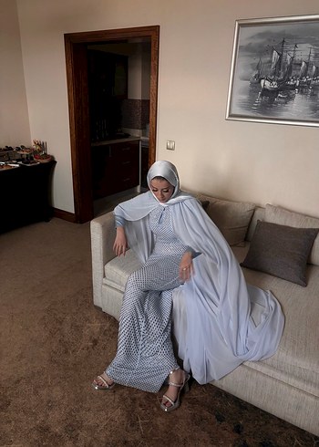 Kristal Taşlı Pelerin Detaylı Bebe Mavisi Maksi Elbise - Görsel 5