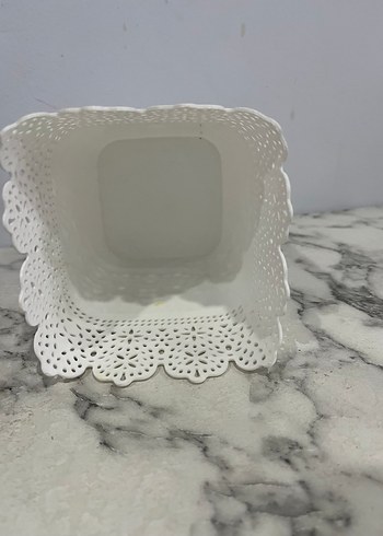 Dantel Detaylı Beyaz Vazo - Görsel 2