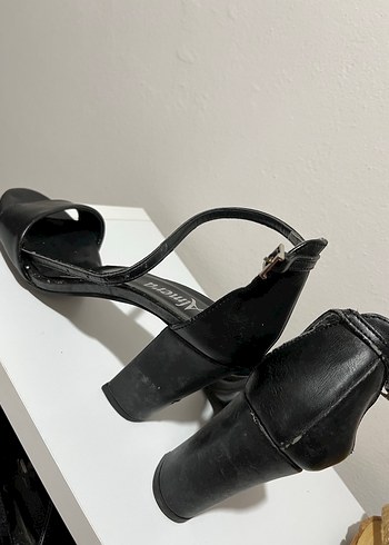 Siyah Tokalı Blok Topuklu Kadın Ayakkabı - Görsel 2