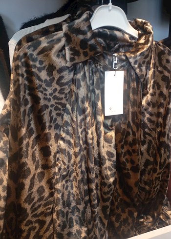 Leopar Desenli V Yakalı Kadın Takım - Görsel 2