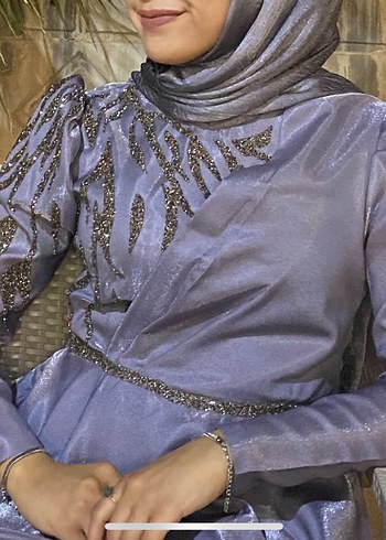 Uzun Kollu Mor İşlemeli Abiye - Görsel 2