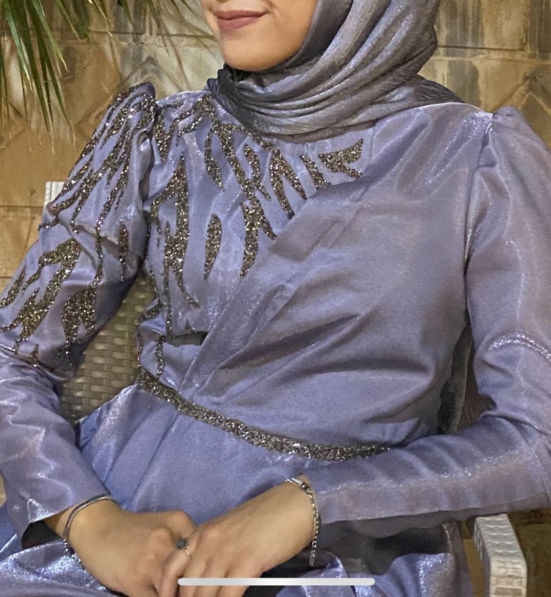 Uzun Kollu Mor İşlemeli Abiye - Görsel 2