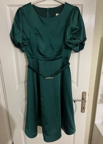 Kemer Detaylı Parlak Yeşil Midi Elbise - Görsel 2