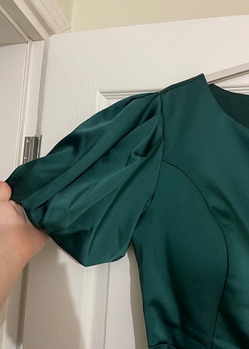 Kemer Detaylı Parlak Yeşil Midi Elbise - Görsel 3