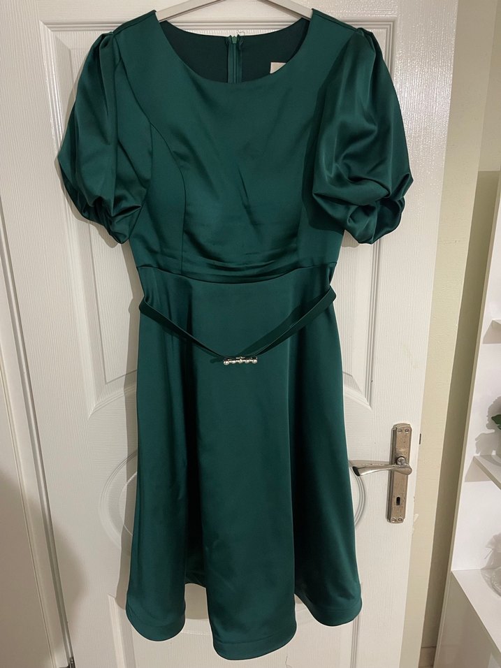 Kemer Detaylı Parlak Yeşil Midi Elbise - Görsel 2