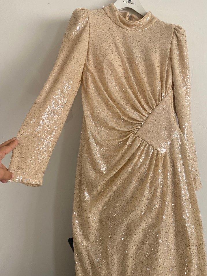 Uzun Kollu Bej Parlak Drapeli Abiye Elbise - Görsel 5