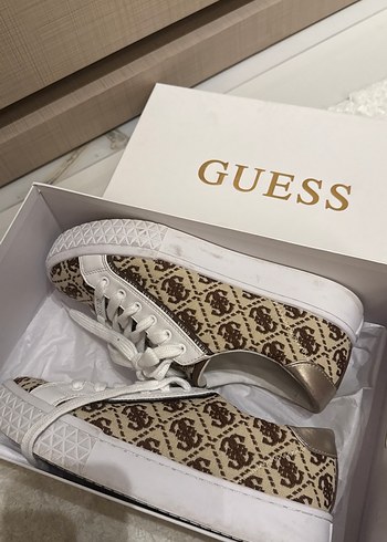 GUESS SNEAKERS